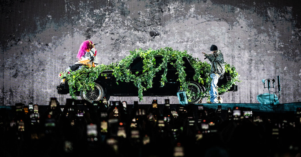 Kendrick Lamar and SZA: A Dynamic Duo Lighting Up the Stadium Stage