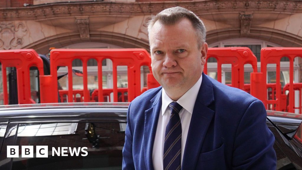 Minister warns of more deaths among blood victims without compensation