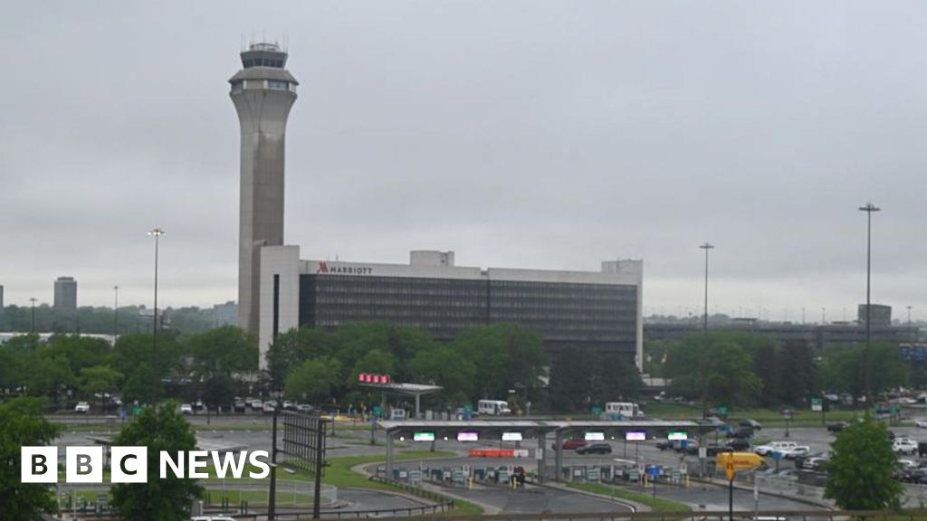 'Approach, are you there?' - Air Traffic Radar Failure Causes Chaos at New York Airport
