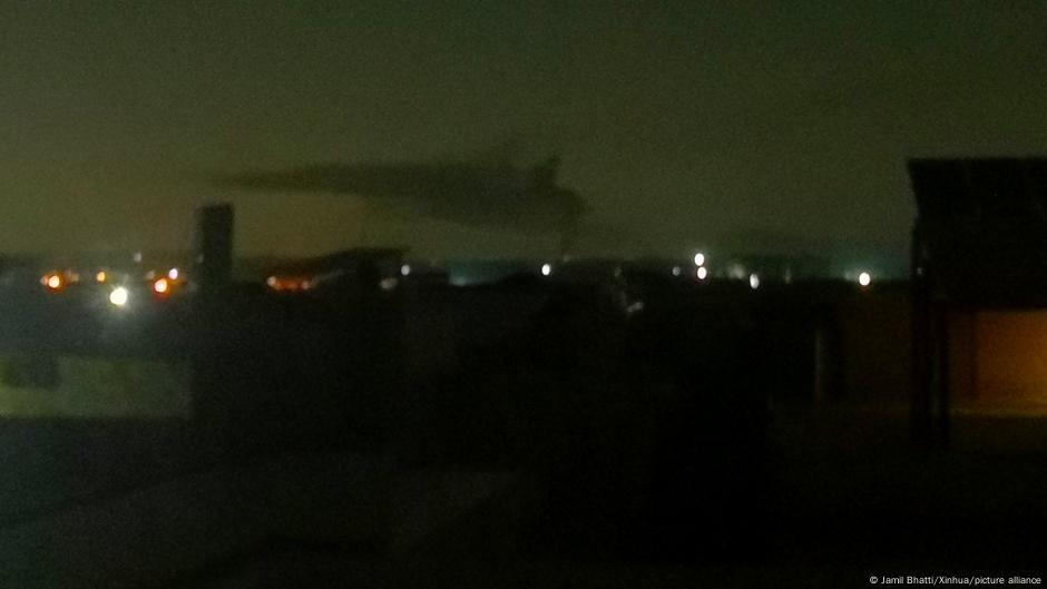 Pakistan Launches Air Strikes at India Following Alleged Indian Attack on Its Air Bases