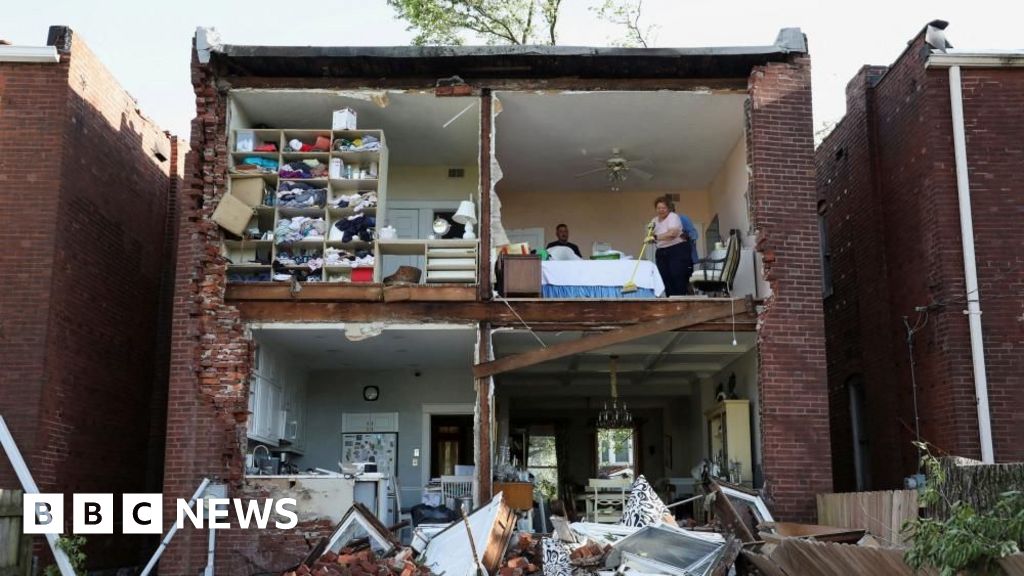 Deadly Tornadoes Leave Devastation in US Midwest
