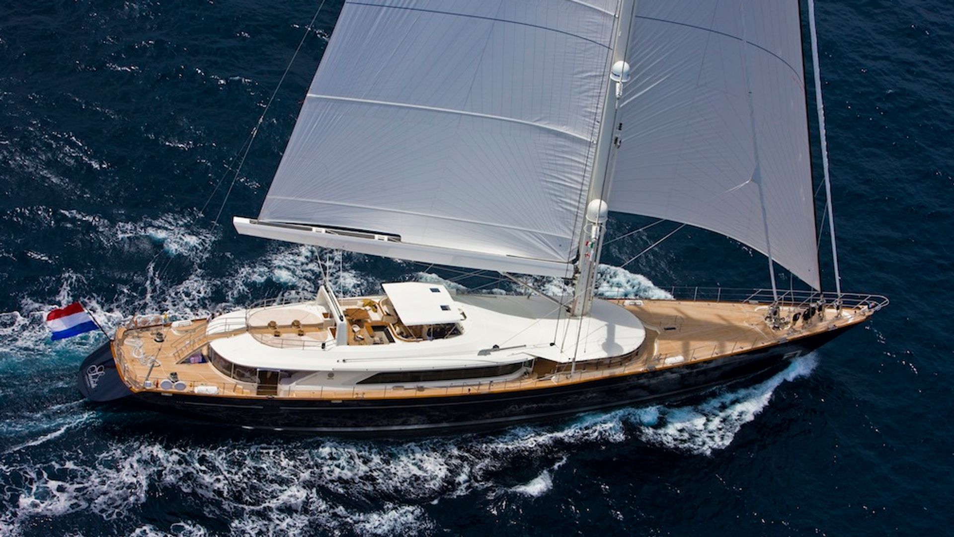 Tragic Incident: Diver Dies During Recovery Work for Sunken Bayesian Superyacht